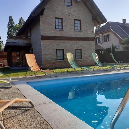 Lisztes Apartman Замарді Екстер'єр фото